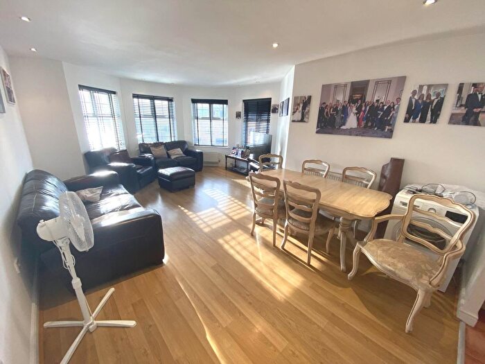 2 Bedroom Flat To Rent In Coleridge Way, Borehamwood, WD6