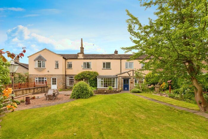 6 Bedroom Semi-Detached House For Sale In Clifton Common, Clifton, Brighouse, HD6