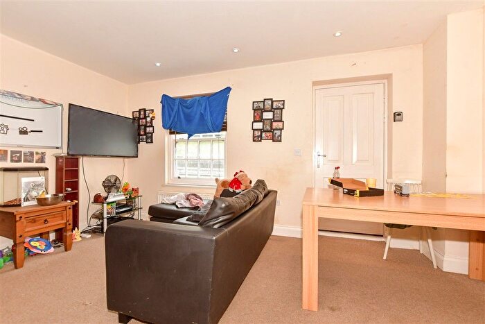 3 Bedroom Town House For Sale In Queens Courtyard, Dover, Kent, CT17