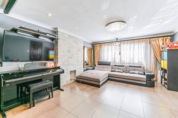 5 Bedroom Semi Detached House To Rent In Larcombe Close, Lloyd Park, Croydon, CR0