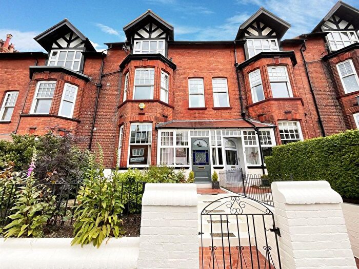 6 Bedroom Terraced House To Rent In West Street, Scarborough, YO11