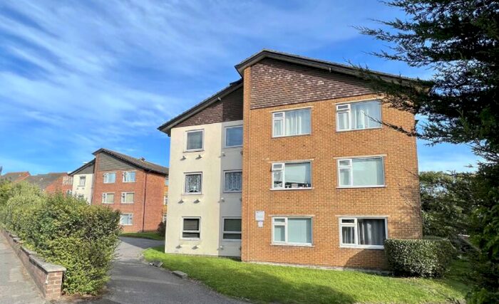 2 Bedroom Flat To Rent In Seldown Court, Poole, BH15