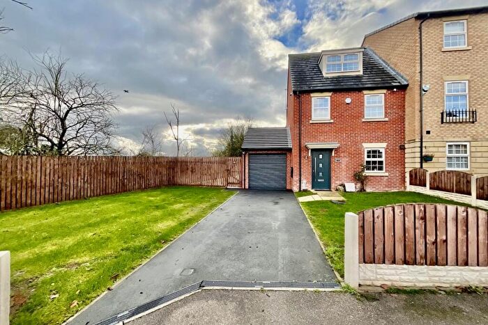 3 Bedroom End Of Terrace House For Sale In Lambrell Avenue, Sheffield, S26