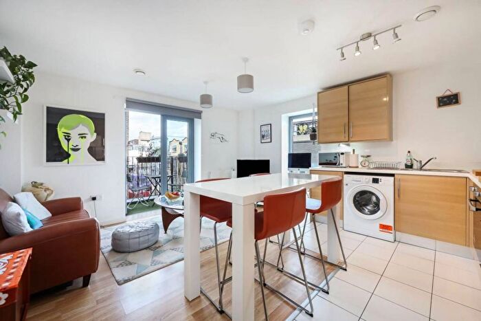 1 Bedroom Flat To Rent In Clement Attlee House, Bow, London, E3