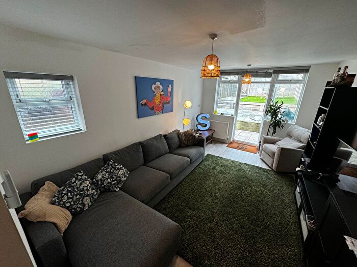 2 Bedroom Flat To Rent In Tennyson Road, Southampton, SO17