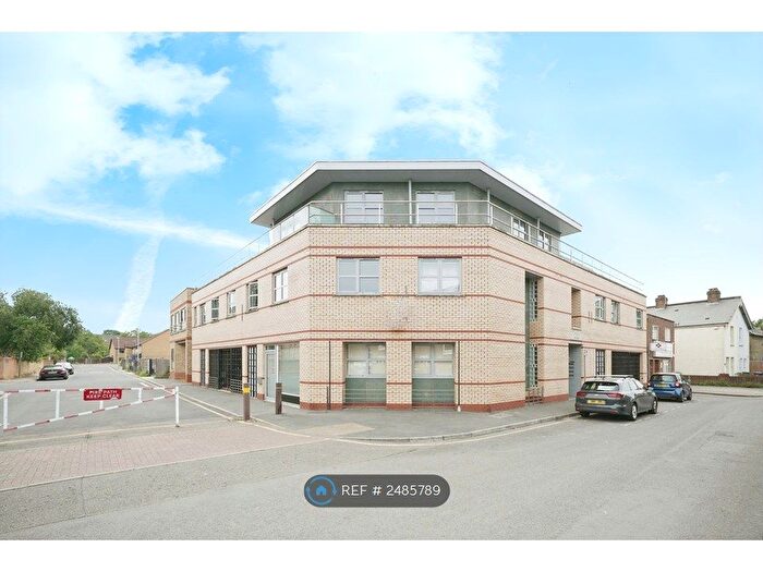 1 Bedroom Flat To Rent In Lyndale House, Kingston Upon Thames, KT1
