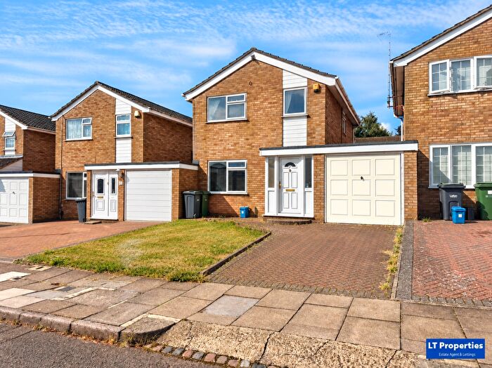 3 Bedroom Semi-detached House To Rent In Oving Close, Luton, LU2