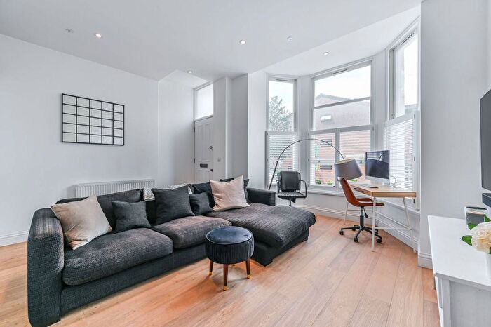 2 Bedroom Maisonette To Rent In Chivalry Road, Clapham, London, SW11