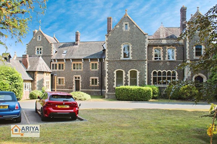 2 Bedroom Flat For Sale In Stoneleigh Manor, Stoneygate Road, Leicester, LE2