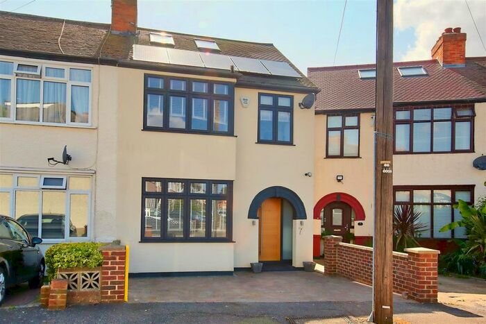 4 Bedroom Detached House To Rent In Morley Road, North Cheam, Sutton, SM3