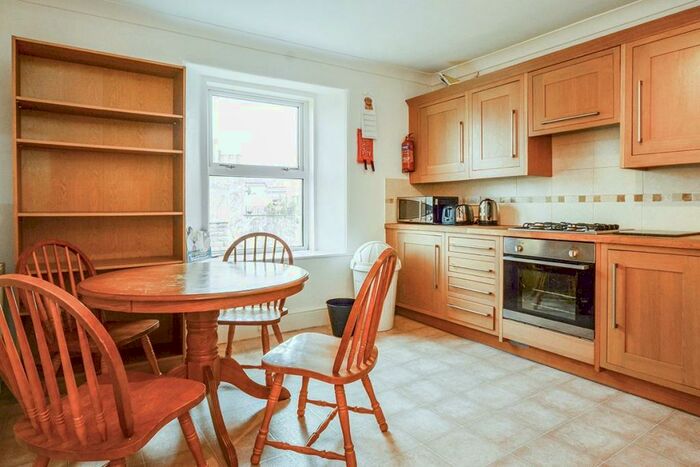 Flat To Rent In Flat Houndiscombe Road, Plymouth, Devon, PL4