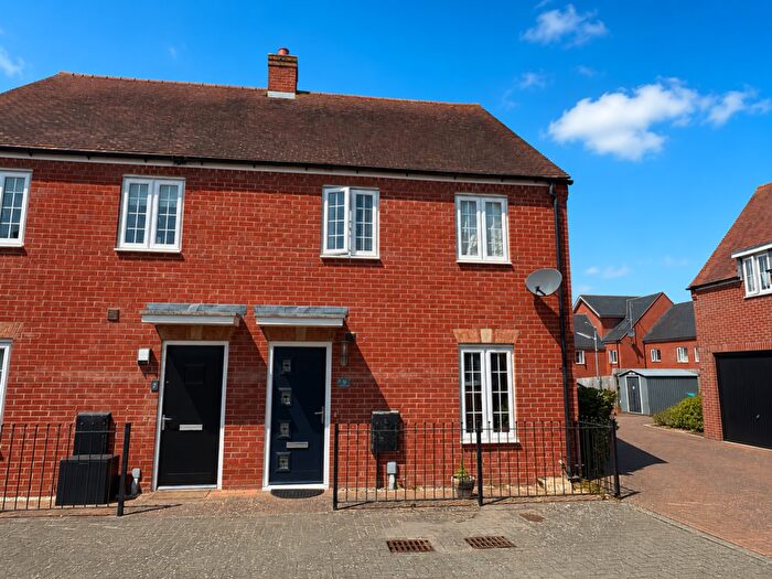 3 Bedroom Semi-Detached House For Sale In Turnside Street, Buckingham, MK18