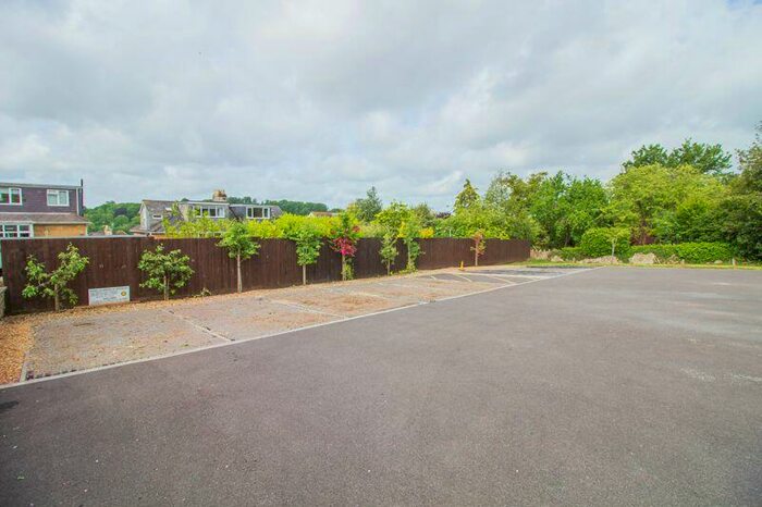 Detached House To Rent In Newbridge Hill Parking, Bath, BA1