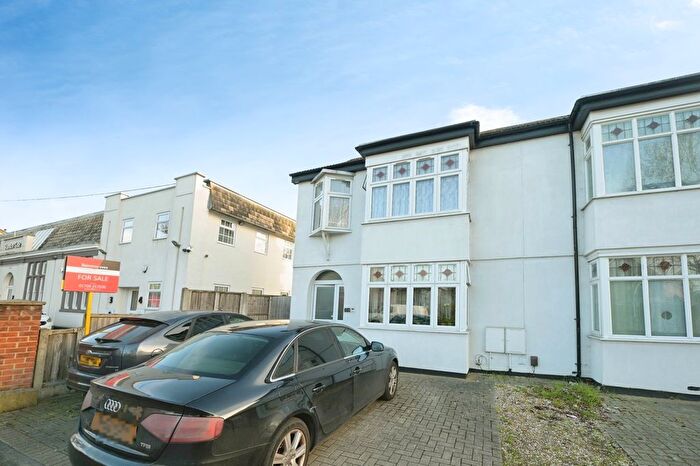 4 Bedroom Semi Detached House For Sale In Mawney Road, Romford, RM7