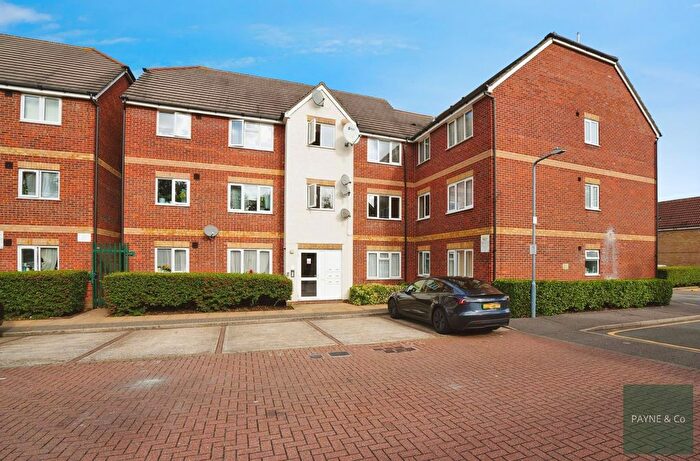 1 Bedroom Flat For Sale In Fenman Gardens, Ilford, IG3