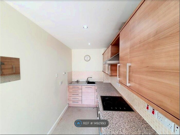 2 Bedroom Maisonette To Rent In Saddleworth Road, Halifax, HX4