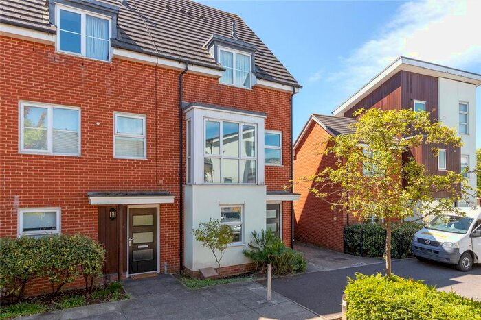 4 Bedroom End Of Terrace House To Rent In Puffin Way, Reading, Berkshire, RG2
