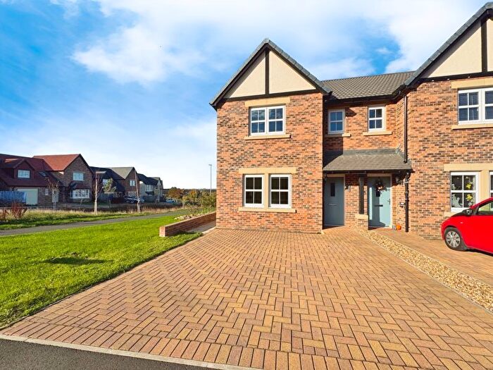 3 Bedroom Semi Detached House For Sale In Brockwell Place, Crawcrook, NE40