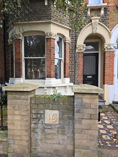 2 Bedroom Flat To Rent In Studley Road, Forest Gate, East London, E7