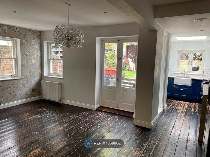 2 Bedroom Flat To Rent In Rochester Square, London, NW1