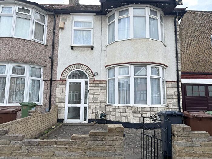 3 Bedroom End Of Terrace House To Rent In Wilmington Gardens, Barking, IG11