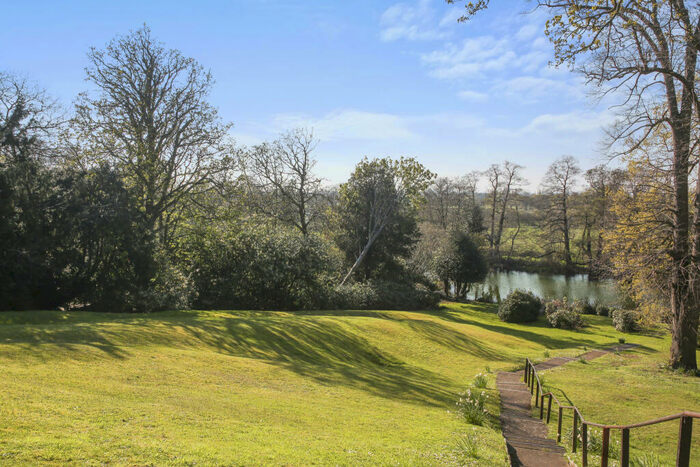 2 Bedroom Apartment To Rent In Mallard Reach, Weybridge, KT13