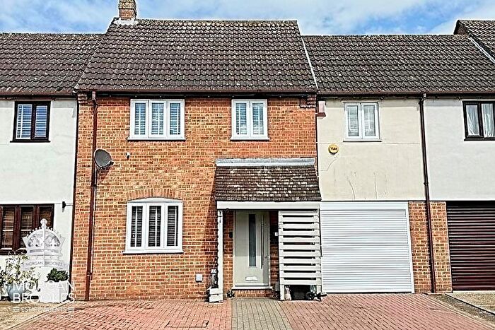 3 Bedroom Terraced House To Rent In Woodberry Road, Wickford, SS11