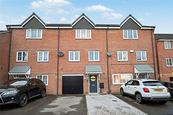 3 Bedroom Town House For Sale In Waggon Road, Leeds, West Yorkshire, LS10
