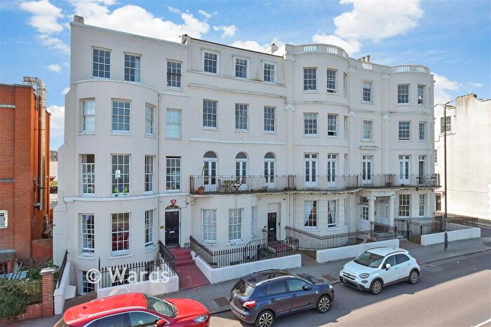 2 Bedroom Flat For Sale In Fort Crescent, Margate, Kent, CT9