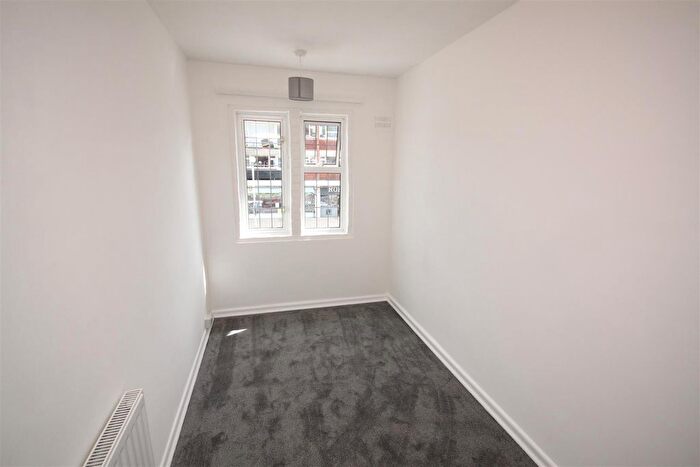 2 Bedroom Flat To Rent In Queensway, Petts Wood, BR5