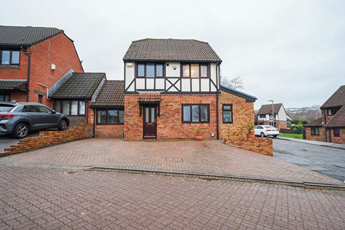 3 Bedroom Link Detached House For Sale In Gelli Aur, Swansea, SA5