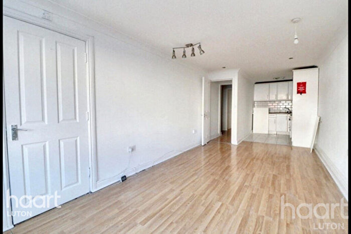 1 Bedroom Flat To Rent In Cardiff Road, Luton, LU1