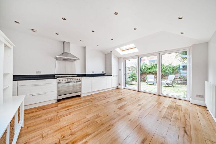 2 Bedroom Flat To Rent In Rothschild Road, Chiswick, London, W4