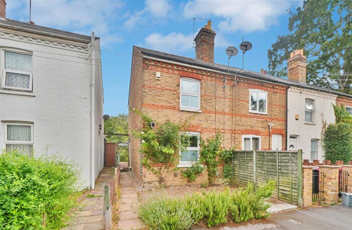 2 Bedroom End Of Terrace House For Sale In Vale Grove, Slough, SL1