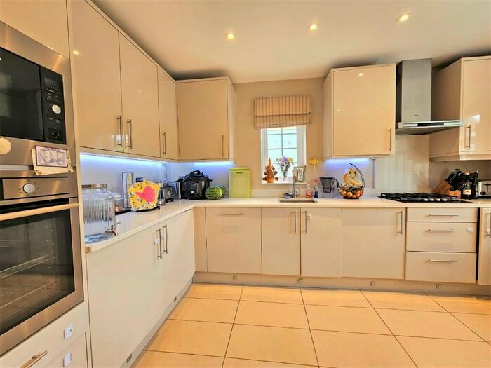 5 Bedroom Semi-Detached House To Rent In Cedars Road, Maidenhead, Berkshire, SL6