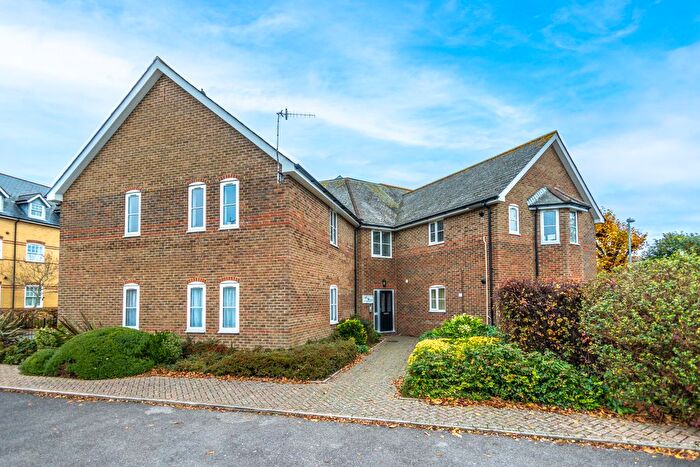 2 Bedroom Flat To Rent In Apex Court, Avenue Road, Christchurch, BH23