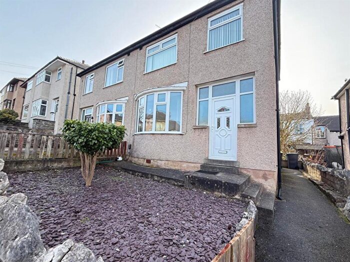 House To Rent In Central Avenue, Lancaster, LA1