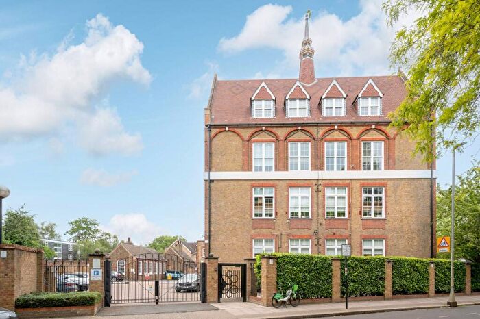 3 Bedroom Flat To Rent In Este Road, Clapham Junction, London, SW11