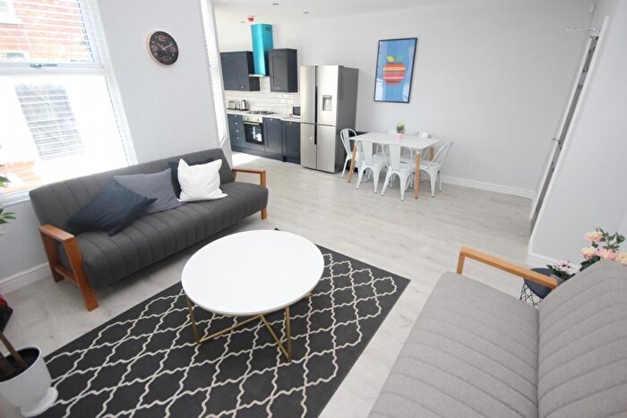 6 Bedroom Terraced House To Rent In Woodcroft Road, L15