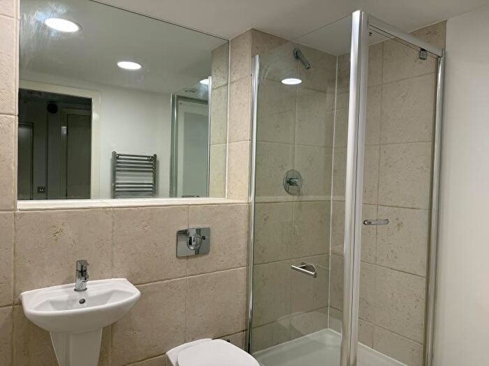 2 Bedroom Apartment To Rent In Whitehall Waterfront, LS1