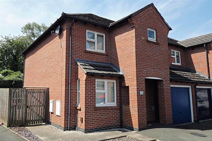 4 Bedroom Semi-Detached House To Rent In Lime Tree Close, Winsford, CW7