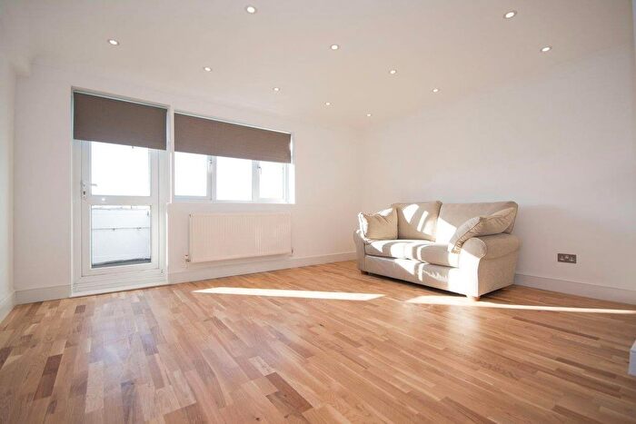 2 Bedroom Flat To Rent In Studley Road, London, SW4