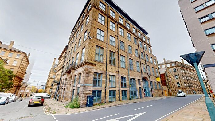 2 Bedroom Flat To Rent In Acton House, Bradford, BD1