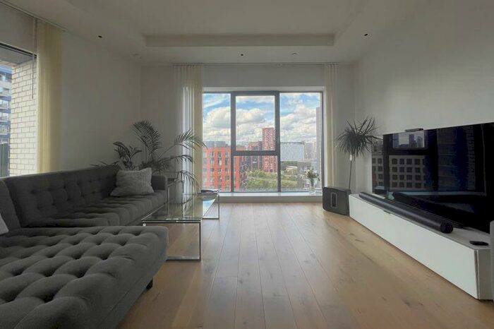 2 Bedroom Flat To Rent In Botanic Square, London City Island, E14