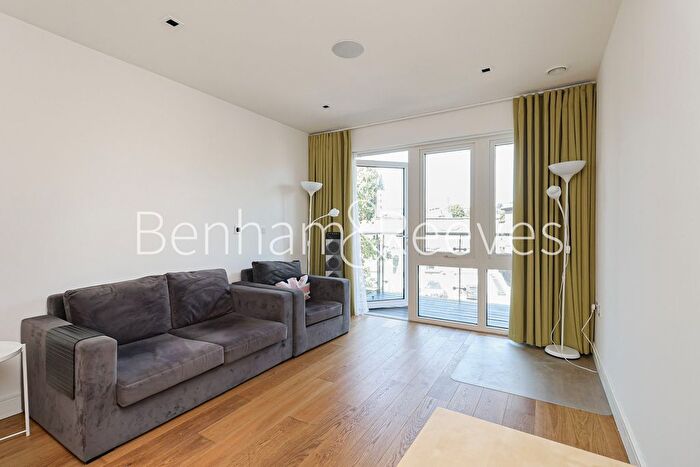 2 Bedroom Flat To Rent In Kew Bridge Road, Brentford, TW8