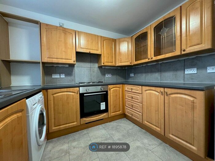 2 Bedroom Terraced House To Rent In Brook Street, Luton, LU3