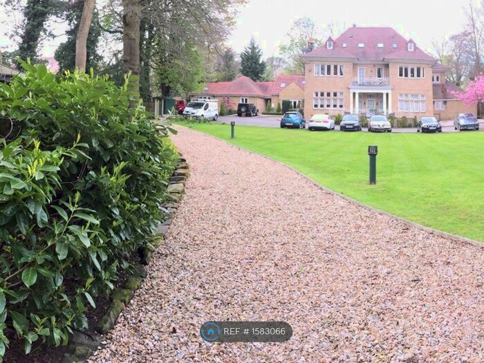 2 Bedroom Flat To Rent In Elmwood Court, Leeds, LS8