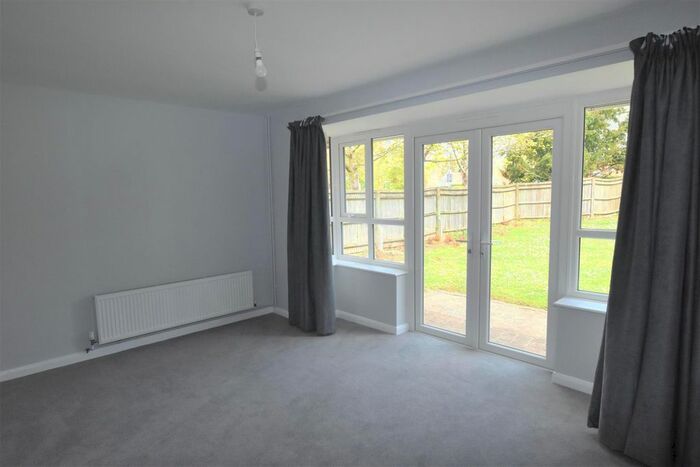 3 Bedroom Bungalow To Rent In Sherfield Drive, Reading, RG2