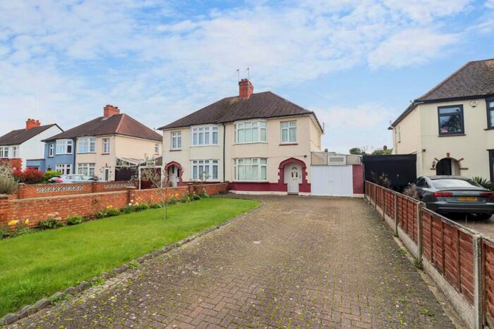 3 Bedroom Semi-Detached House To Rent In Goldington Road, Bedford, MK41