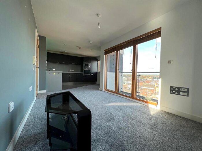 2 Bedroom Flat To Rent In Britton House, Lord Street, Green Quarter, M4